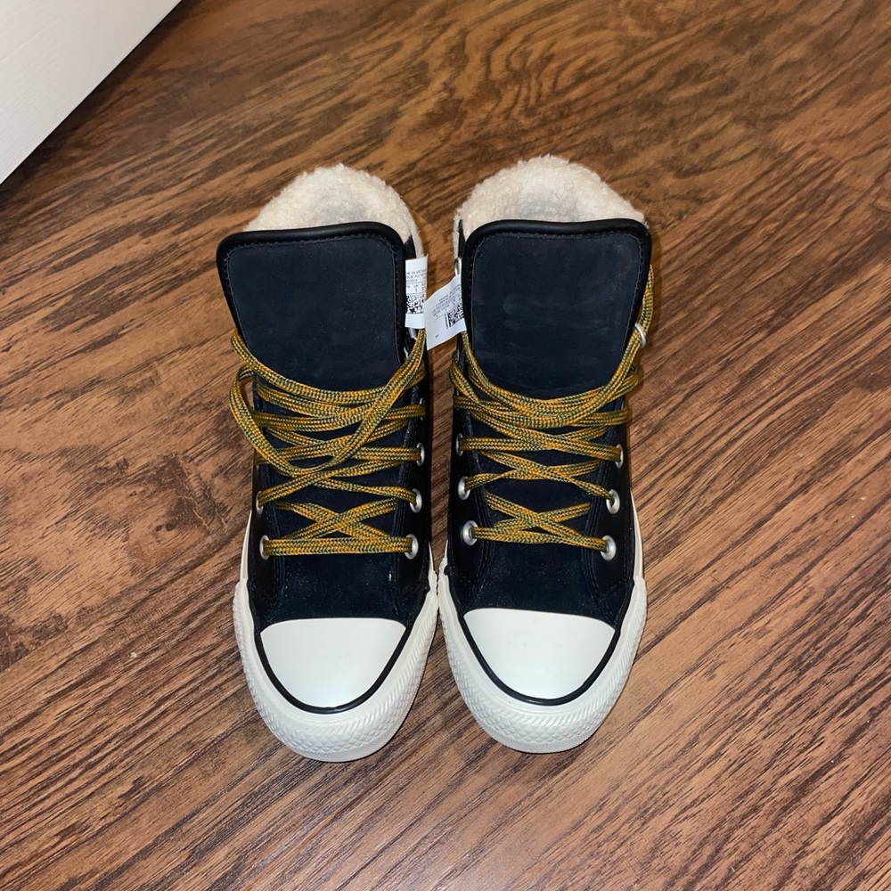 Women’s brandnew converse!